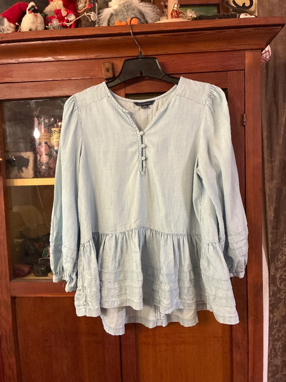 American Eagle Chambray Tunic Blouse Womens S Light Blue Ruffle Hem V Neck Boho